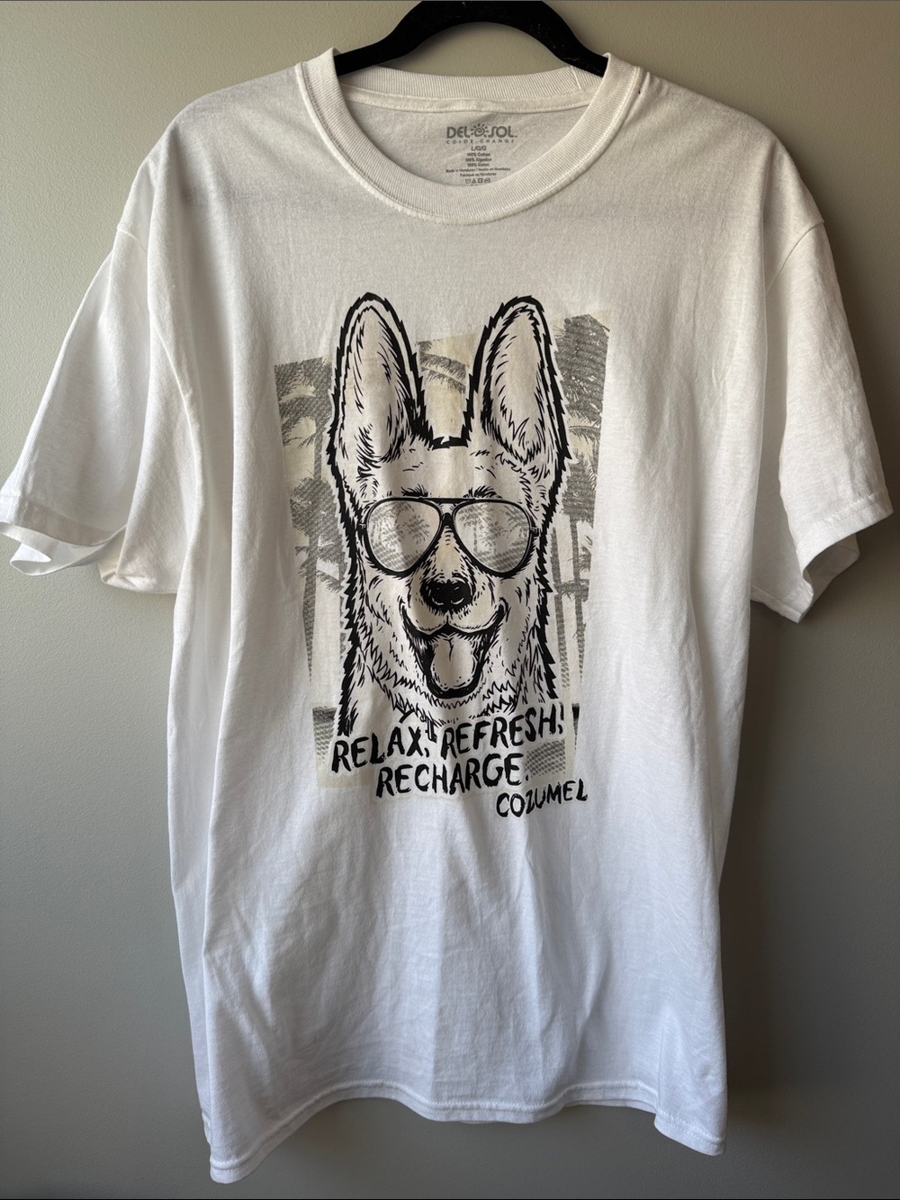 Del Sol Cozumel White Graphic Short-Sleeve Tee with Dog Illustration cotton L
